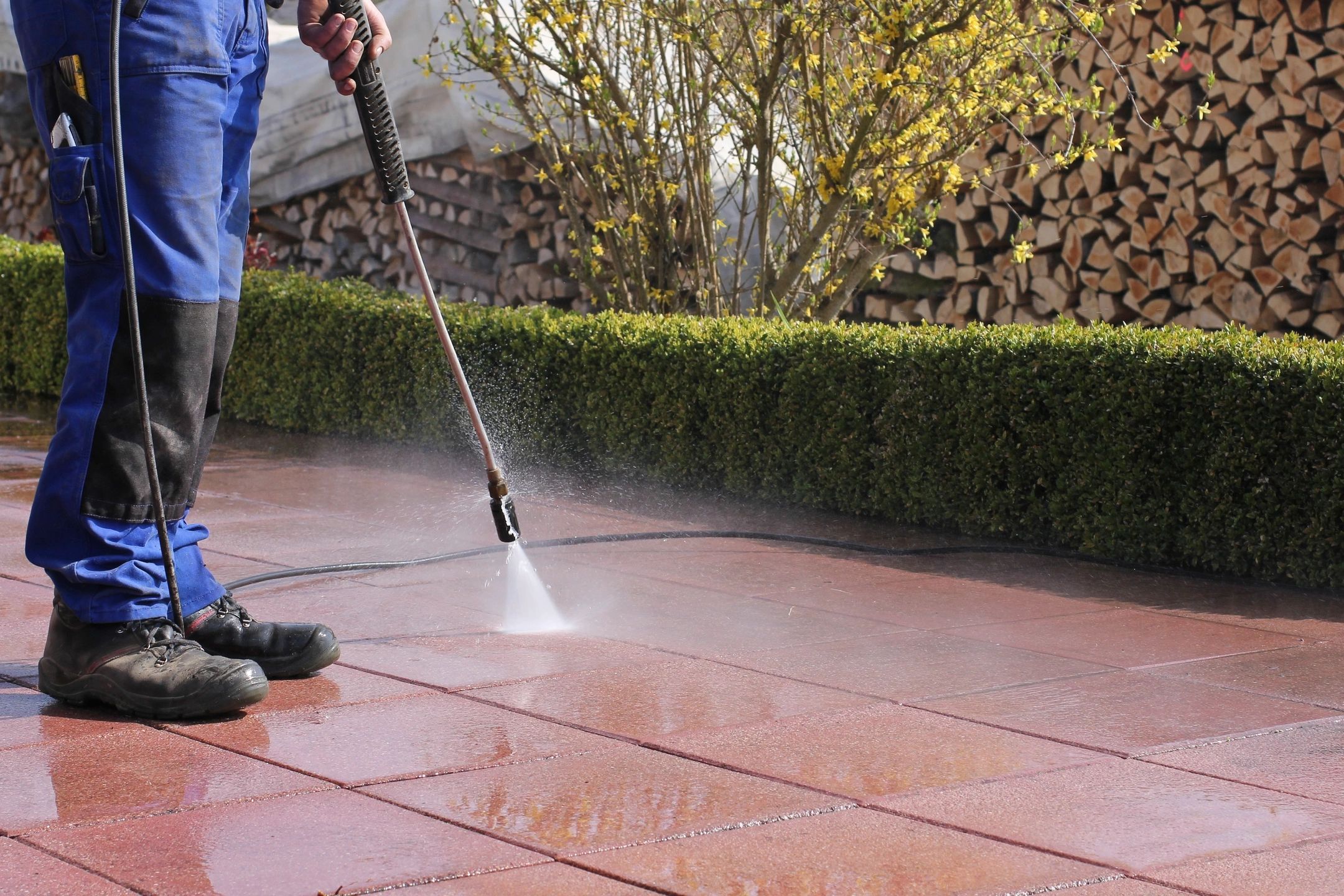 Driveway & Sidewalk Cleaning